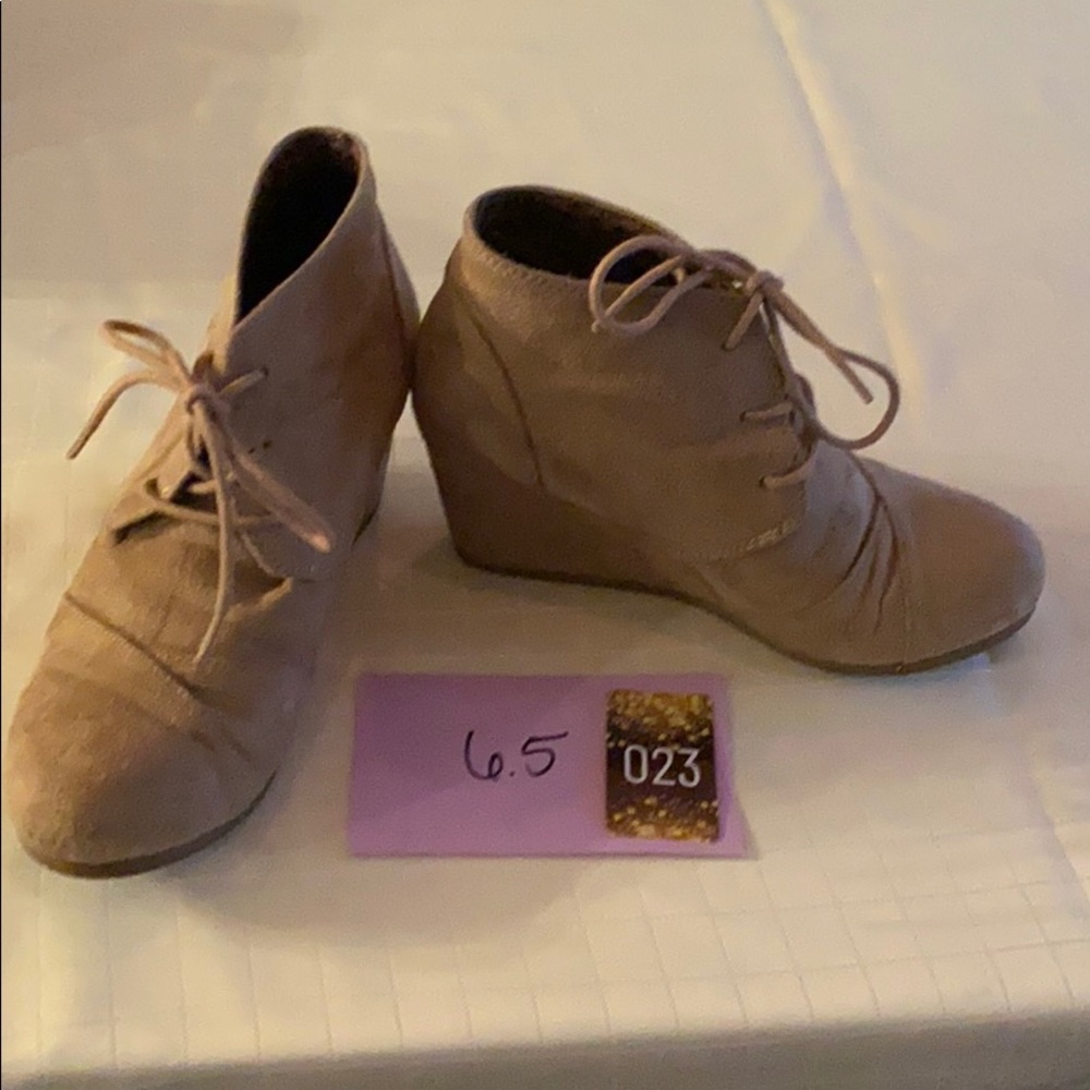 Tan tie wedges